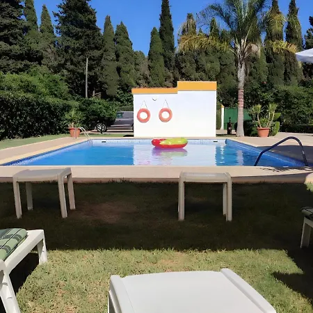 בית נופש Chalet Con Piscina Privada Y Barbacoa *