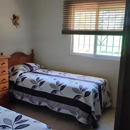 Chalet Con Piscina Privada Y Barbacoa בית נופש *